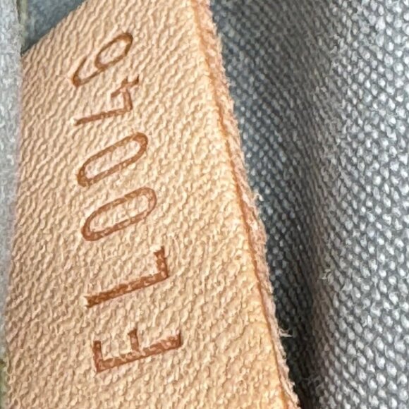 Authentic Louis Vuitton Perle Monogram Vernis Malibu Street Clutch Bag - Picture 11 of 16